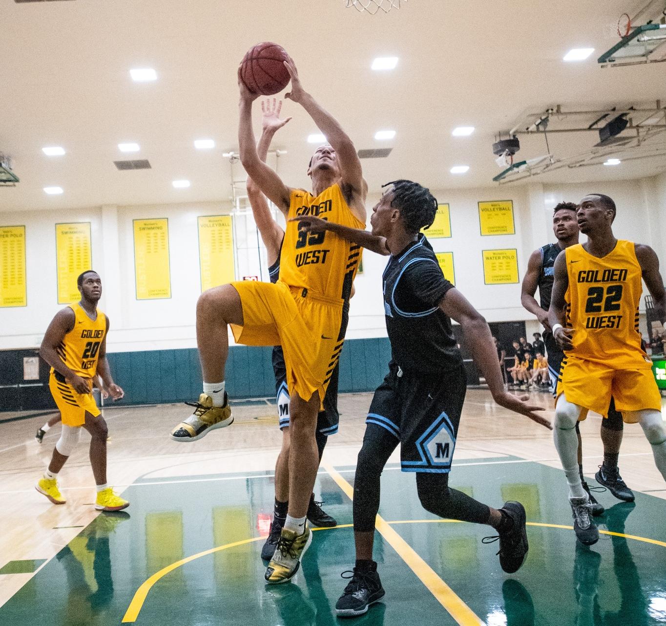 M Basketball: Watson Scores 15 in Second Straight Conference Loss
