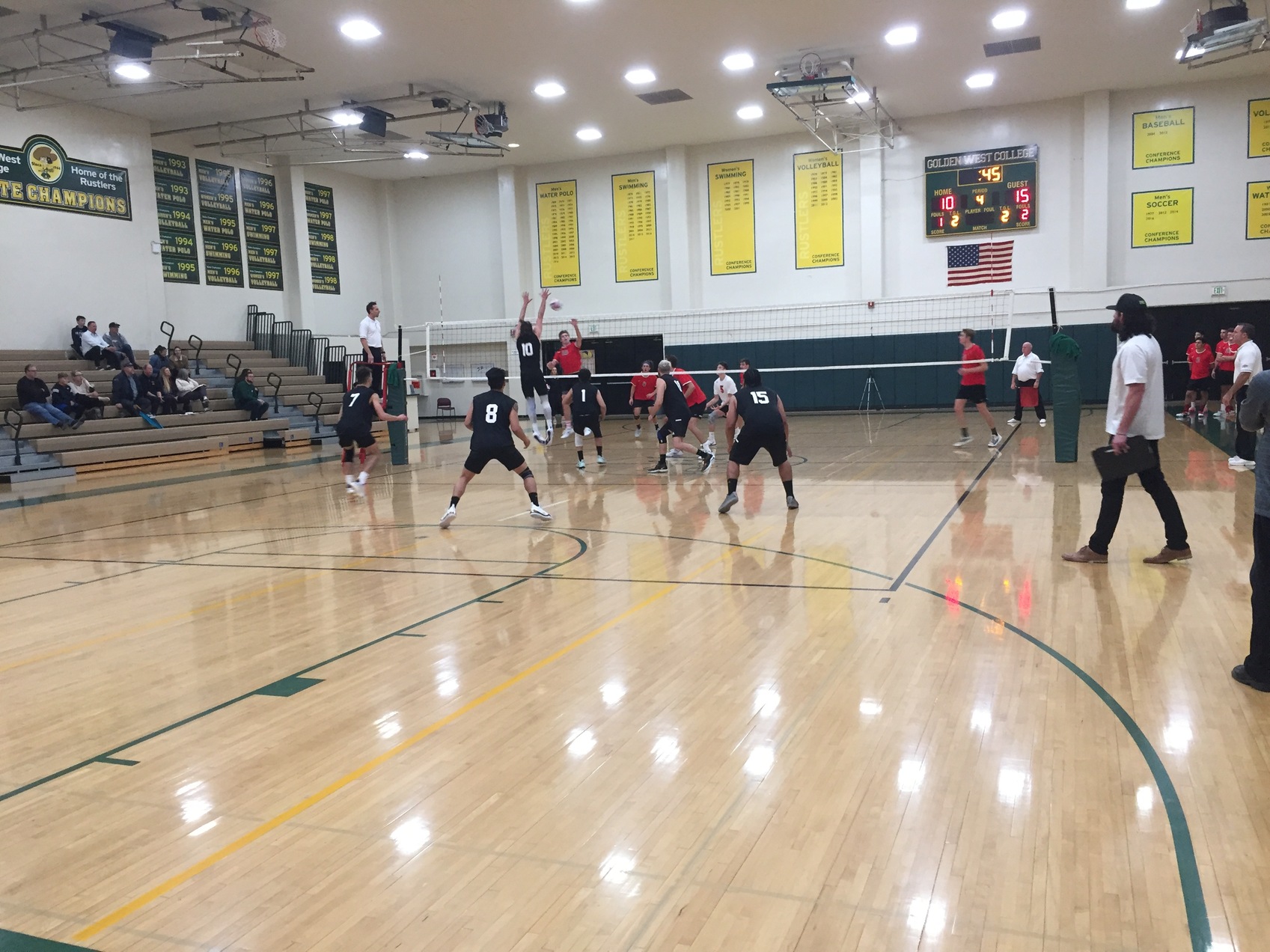 M Volleyball: Rustlers Battle in Loss to the Vaqueros