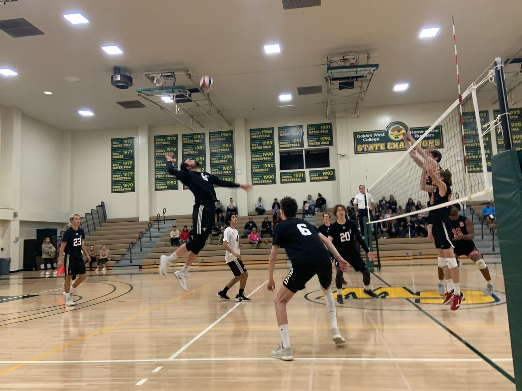 M Volleyball: Earns First Sweep in Dominate Win