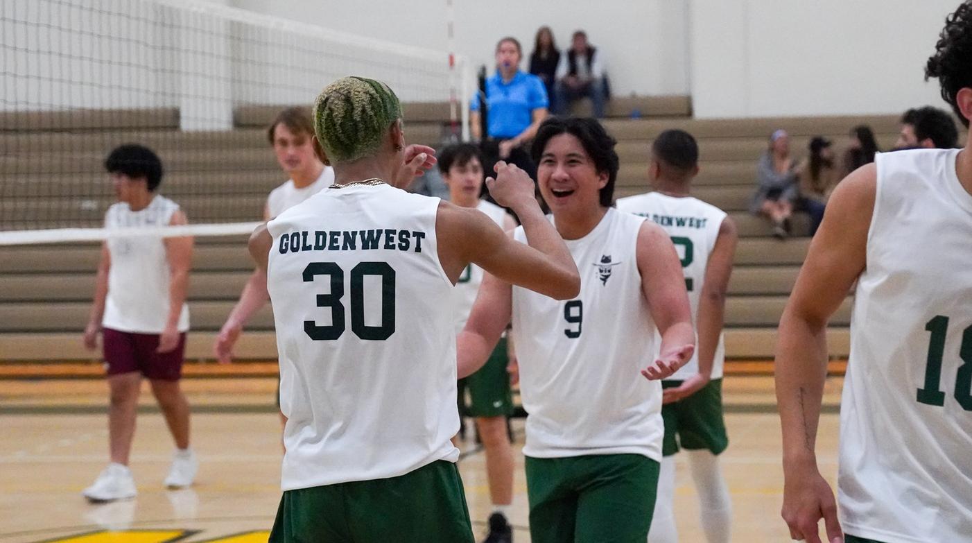 Men's Volleyball Earns the Second Seed in 3C2A Playoffs