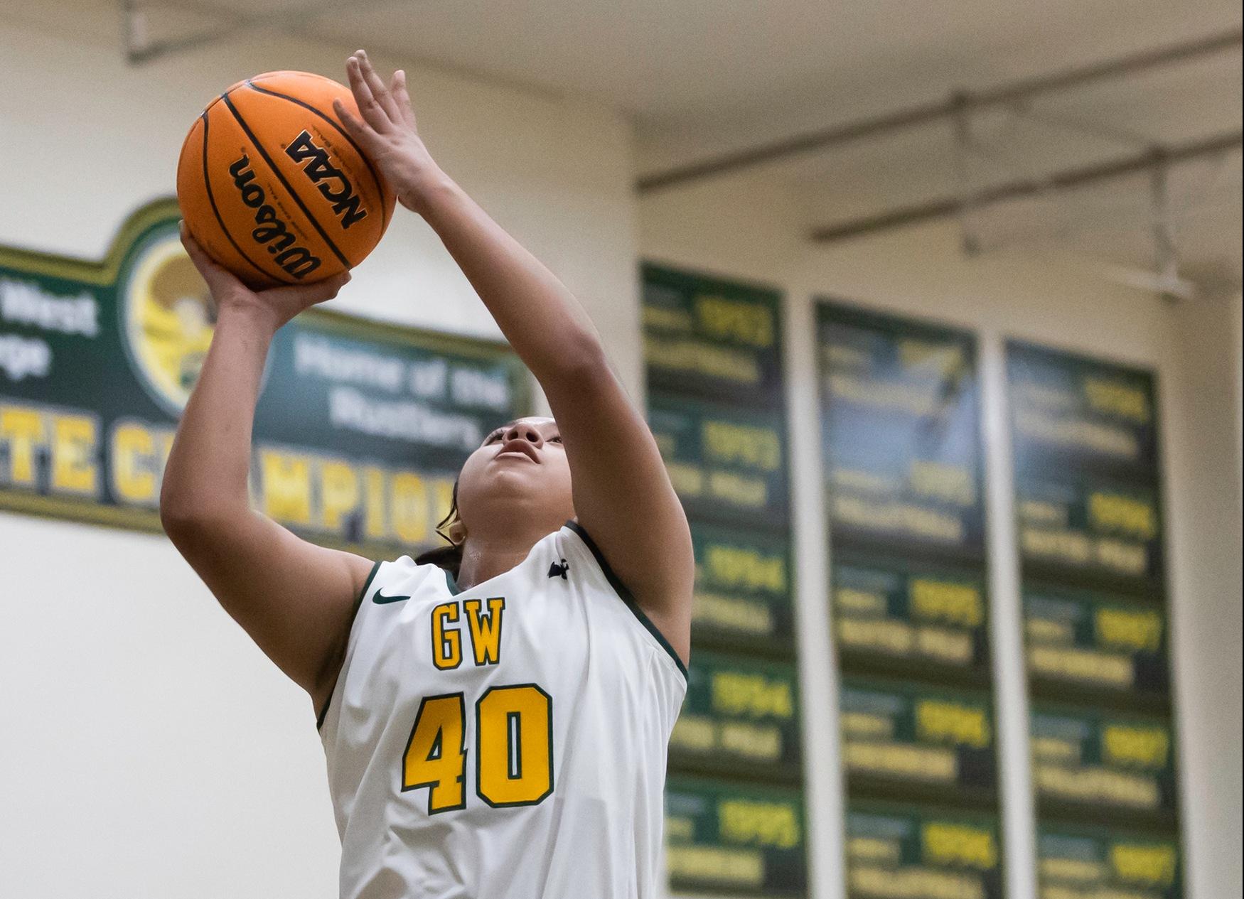W Basketball: Rustlers Dominate the Boards as they Win their Fourth in a Row