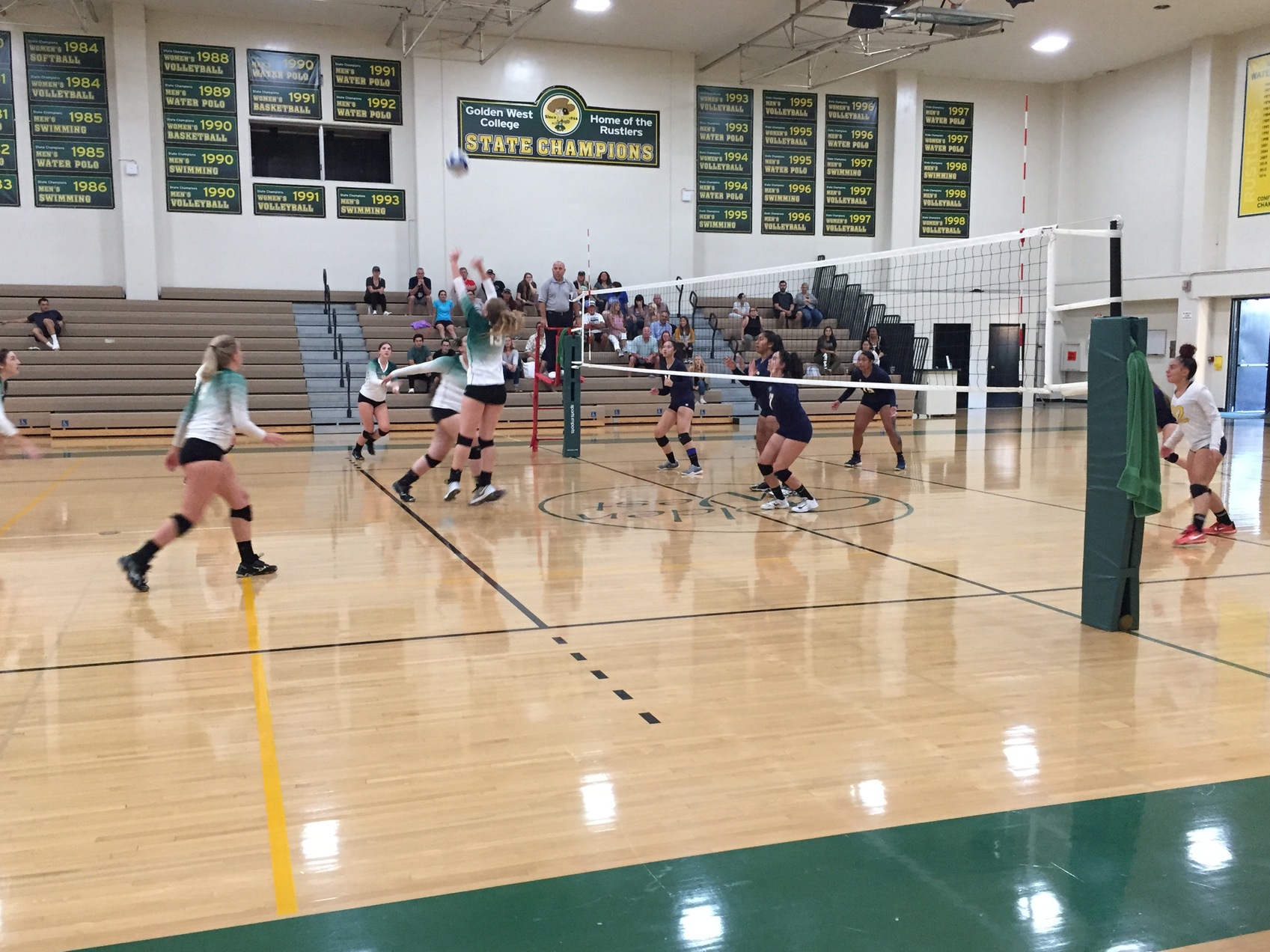 W Volleyball: Upset in Five Sets to LA Harbor