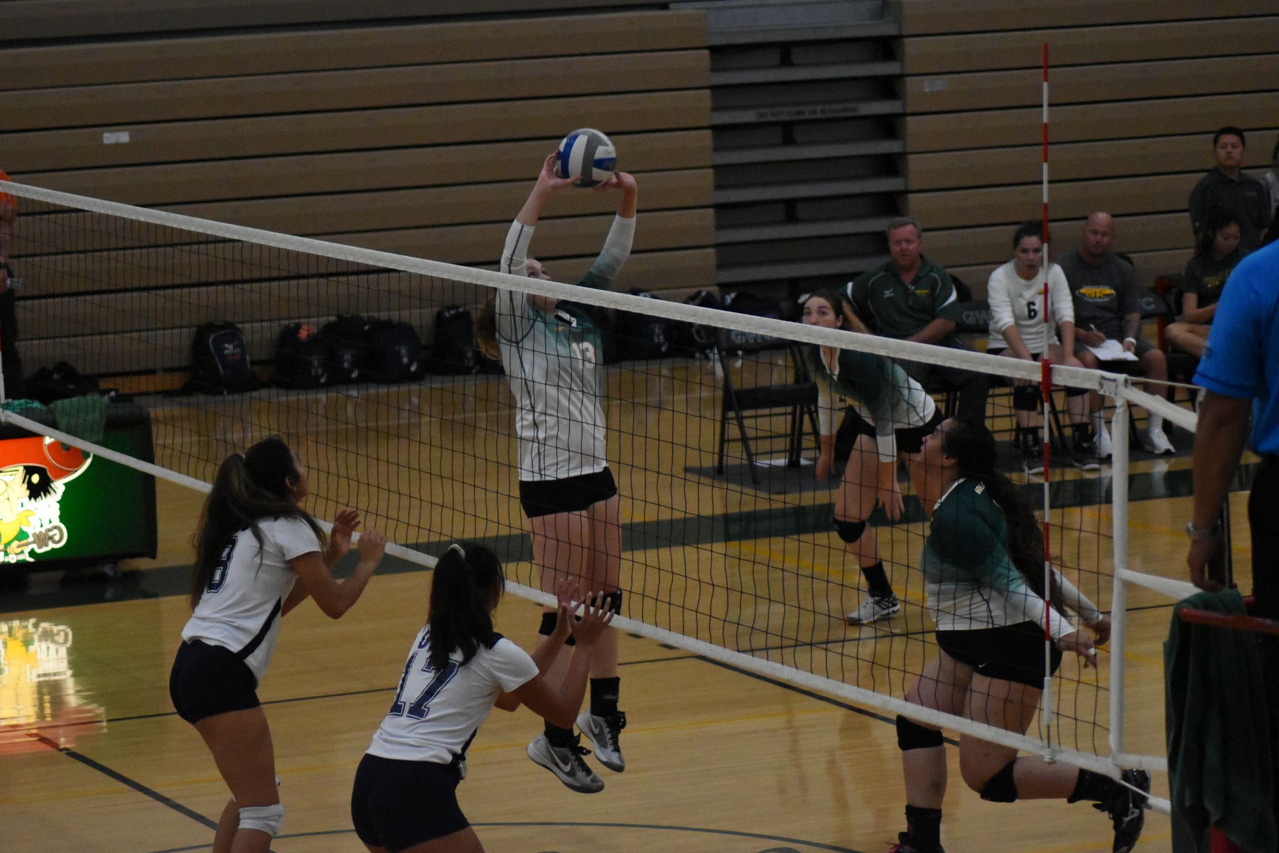 W Volleyball: Loses in Upset Sweep by the Dons