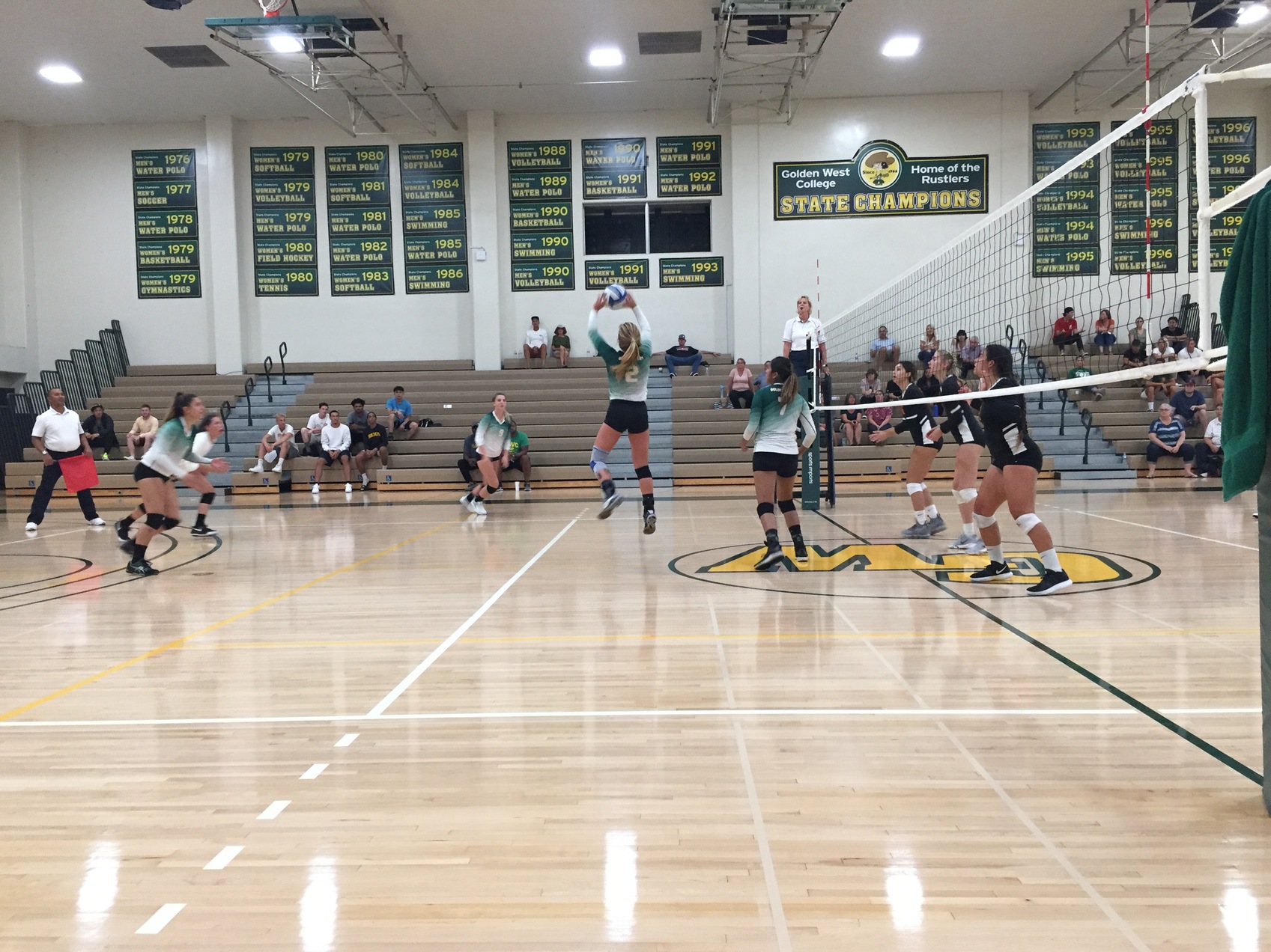 W Volleyball: Victorious in 5 Set Home Opener