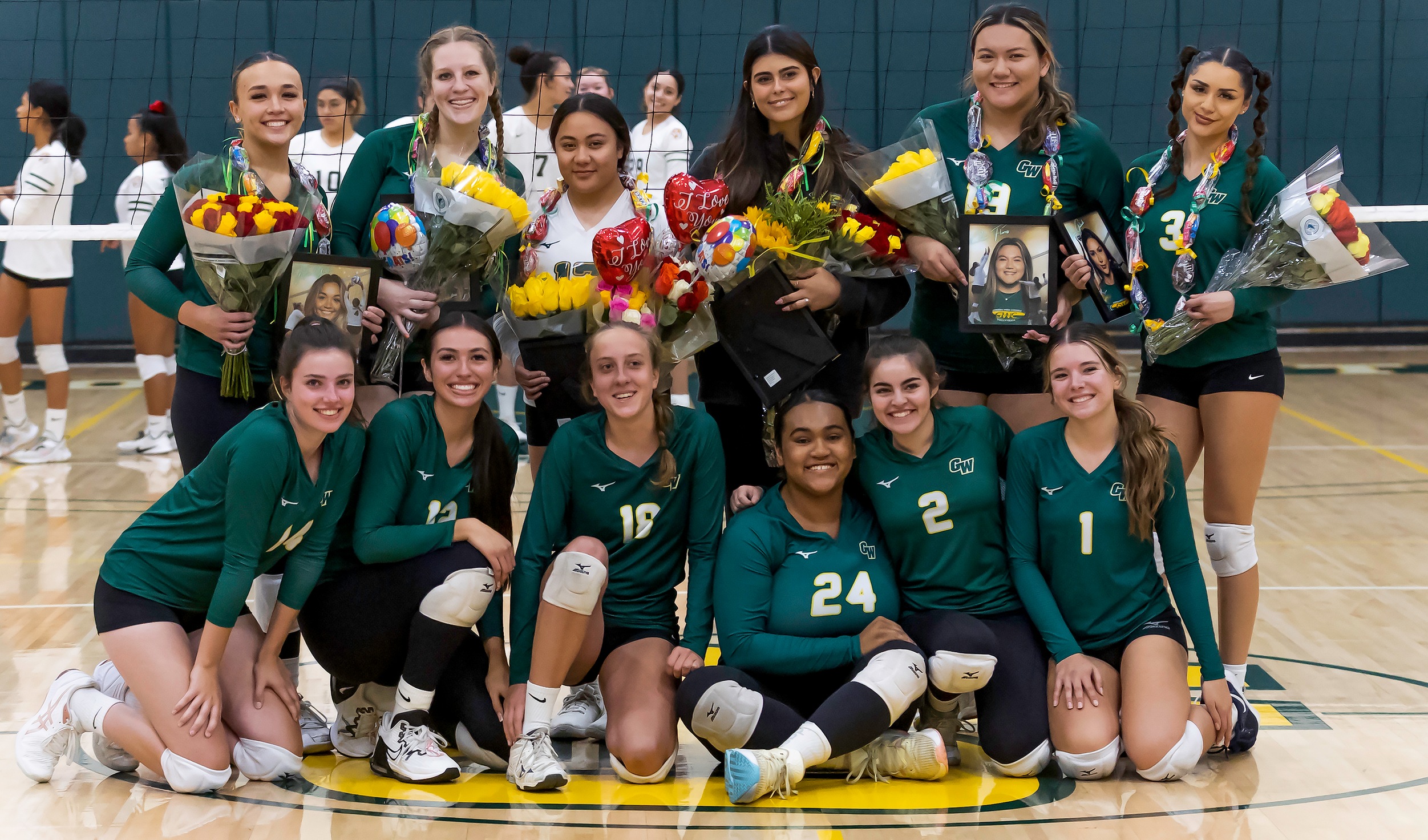 W Volleyball: Celebrates Sophomores with Five Set Victory